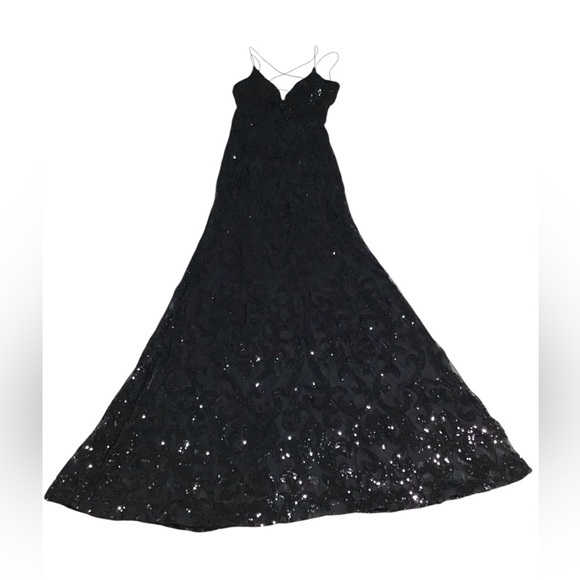 Windsor Darlene Cutout Back Bodycon Black Sequin Maxi Dress - Picture 4 of 13